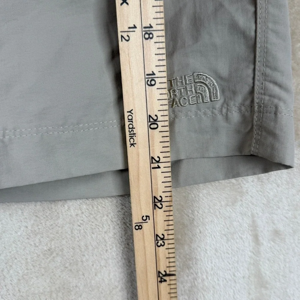 The North Face Mens Khaki Nylon Hiking Utility Cargo Shorts Size 34 Tan RN61661